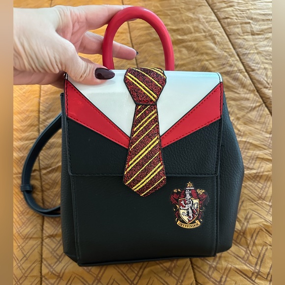 Harry Potter - Gryffindor Glitter Mini Backpack | Elbenwald Wizarding World HarryPotter Gryffindor Uniform Backpack New